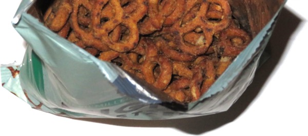 https://www.taquitos.net/im/sn-closeup/closeup-MightyPretzels-ChiliCheddar.jpg